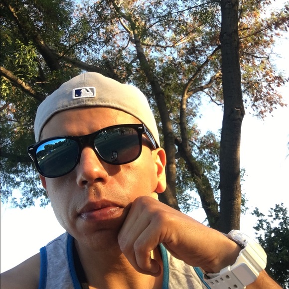 Meet your Posher, Ramiro - Picture 1 of 1